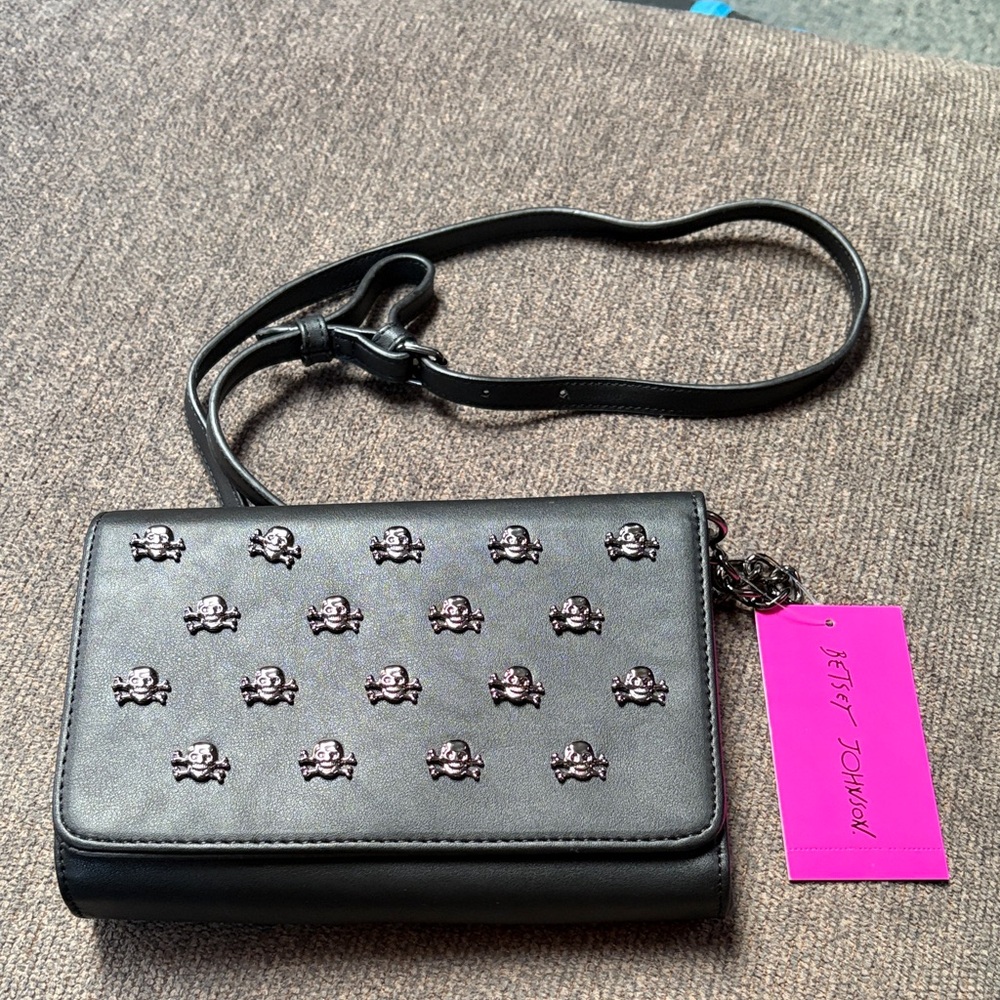 NWT BETSEY JOHNSON Skull Studded Convertible Crossbody Bag Clutch Black & Silver